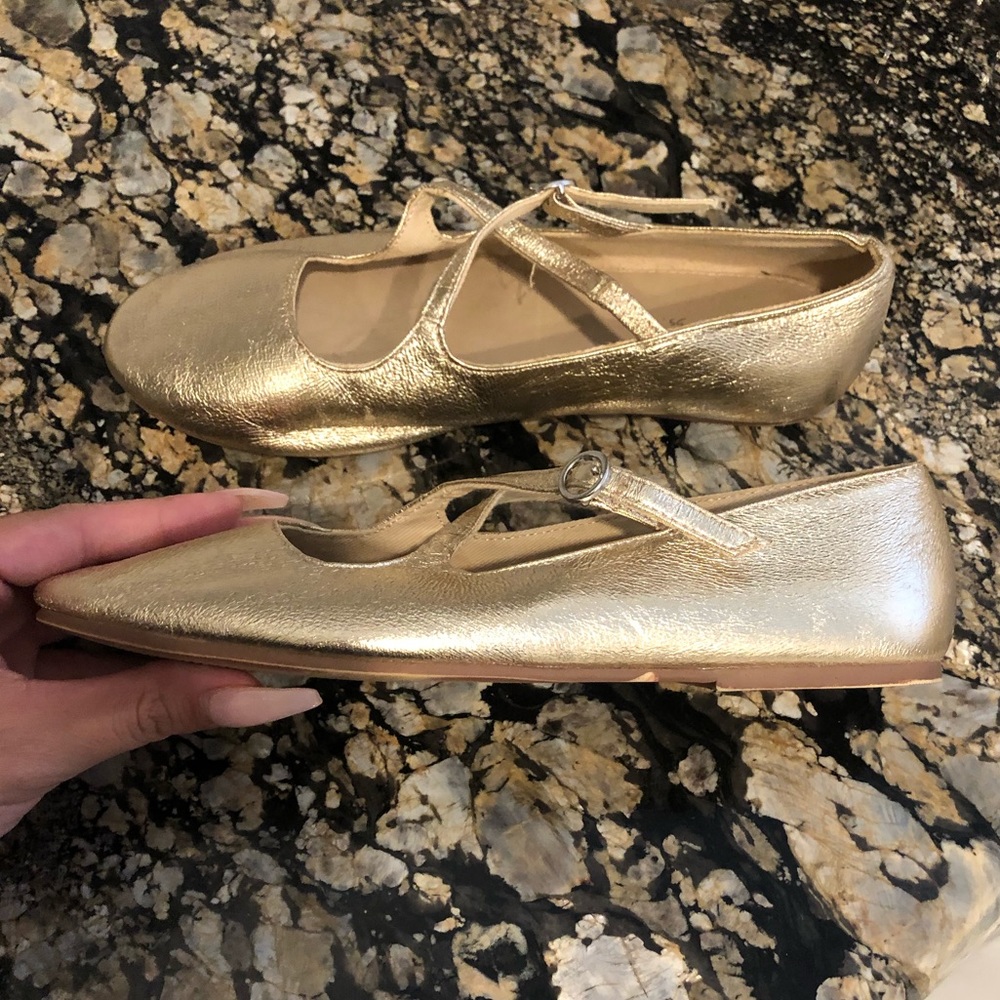 Zara Girls Size 3 Golden flats